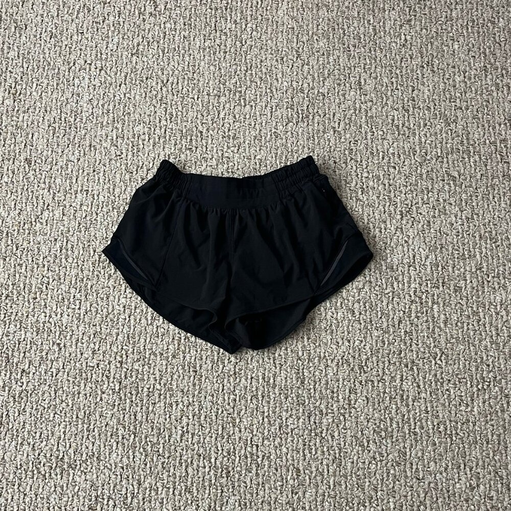 Lululemon Hotty Hot Low-Rise Lined Short 2.5”